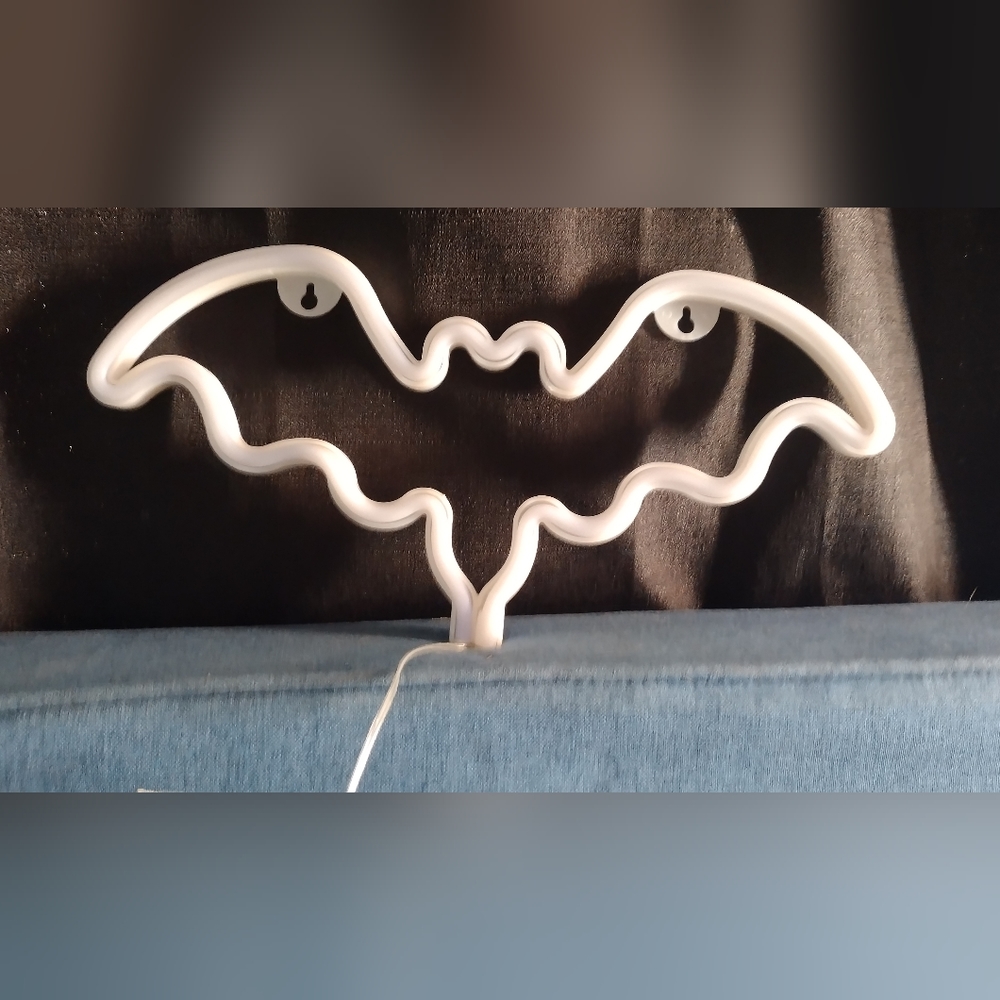 🦇 BAT LIGHT🦇 - Picture 3 of 7